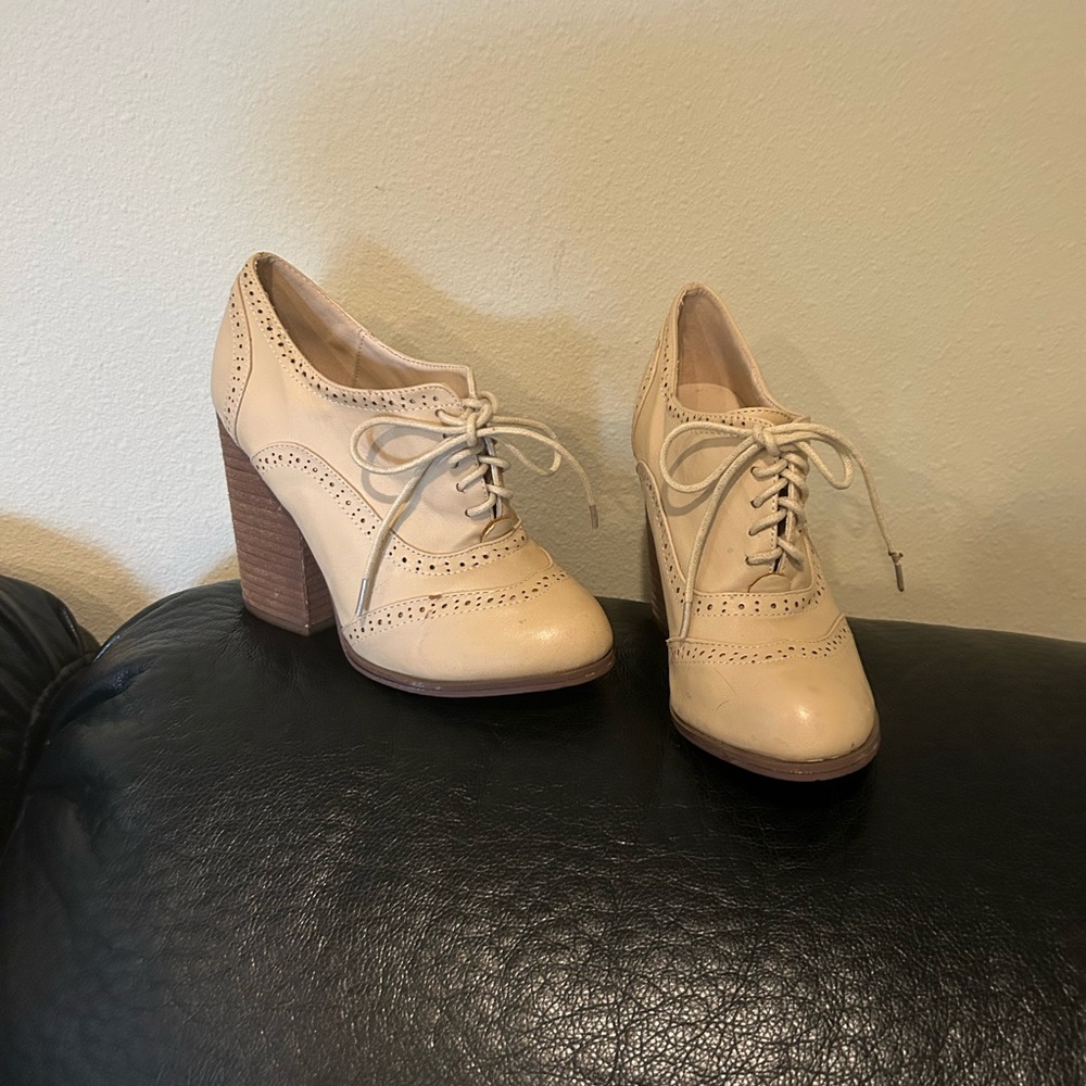 N.Y.L.A. PUMPS